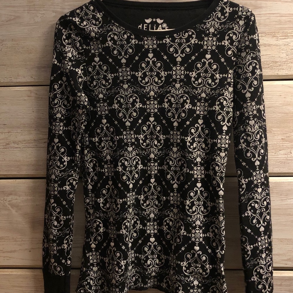 delia’s black and white long-sleeved thermal shirt